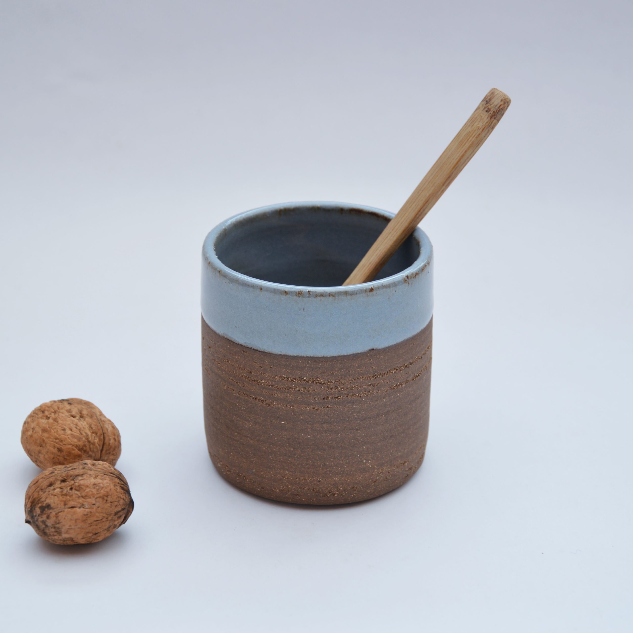 2020 09 T7 02 Mug bleu, terre métissée
